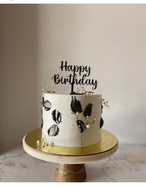 Black White Cakes, 17 Birthday, Paper Quilling Cards, White Cakes, Elegant Birthday Cakes, Creative Birthday Cakes, Creative Birthday, Simple Birthday Cake, Elegant Birthday