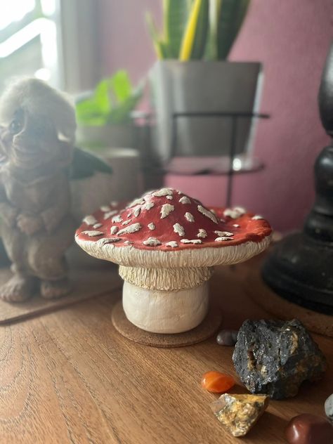 Mushroom jar with clay Clay Mushroom Jar, Clay Mason Jar, Stash Jar Ideas Diy, Clay Jar Ideas, Mushroom Jar, Clay Jars, Ceramic Creations, Clay Mushroom, Clay Inspo