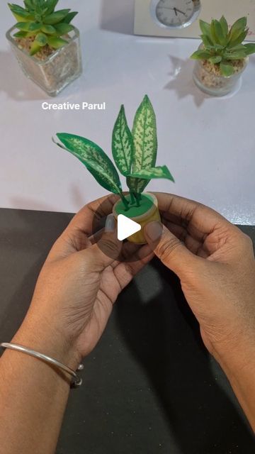 Creative Room Decor Ideas Diy Wall, Diy Plants Paper, Diy Mini Plants, Garden Clay Ideas, Paper Plants Diy How To Make, Plants Projects For Kids, How To Make Fake Plants, Plant Projects For Kids, Miniature Flowers Diy