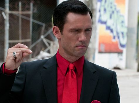 Friendly Fire - Michael Westen. One of my favorite episodes... Jeffery Donovan, Red And Black Suit, Michael Weston, Happy Girlfriend, White Collar Quotes, Sharon Gless, Trouble In Paradise, Gabrielle Anwar, Crazy Ex