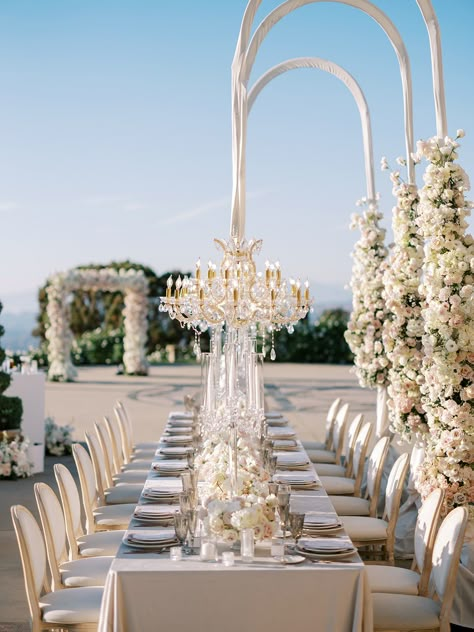 Wedding Arch Chandelier, White Wedding Stage Decor Elegant, Elegant Micro Wedding, Inimitable Wedding, All White Wedding Decor, Outdoor Wedding Reception Decorations, Event Venue Spaces, Dream Wedding Decorations, Instagram Party