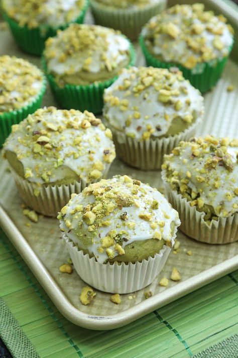 Green Tea Baking Recipes, Matcha Pistachio Cake, Matcha Muffins Recipes, Pistacchio Aesthetic, Pistachio Green Aesthetic, Matcha Cake Aesthetic, Aesthetic Muffins, Pistachio Aesthetic, Pistachio Muffins Recipe