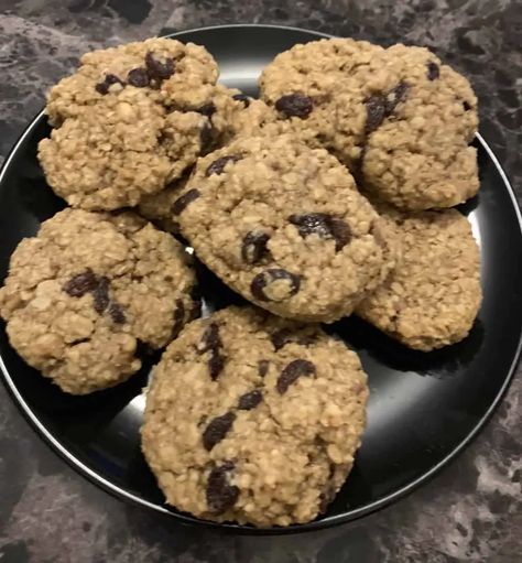 Costco Connection Maple Oatmeal Cookie Recipe and Review - Costcuisine Costco Oatmeal Raisin Cookie Recipe, Costco Connection Recipes, Costco Cookie Recipe, Maple Oatmeal Cookies, Costco Desserts, Maple Cookies Recipe, Costco Food, Soft Oatmeal Cookies, Maple Oatmeal