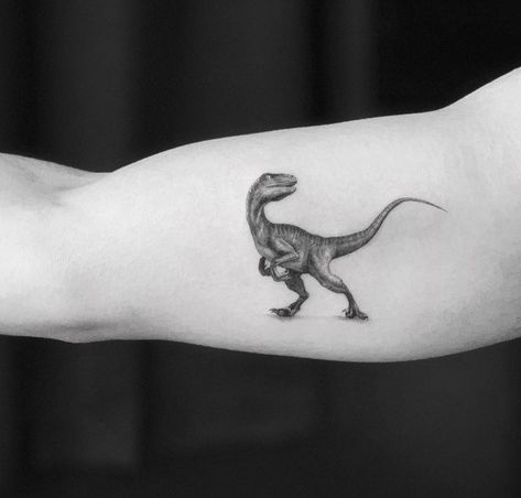 Velociraptor Tattoo, Jurassic Park Tattoo, T Rex Tattoo, Dinosaur Tattoo, Dinosaur Tattoos, Tattoo Trend, Meaningful Tattoos For Women, Tattoo Convention, Small Meaningful Tattoos