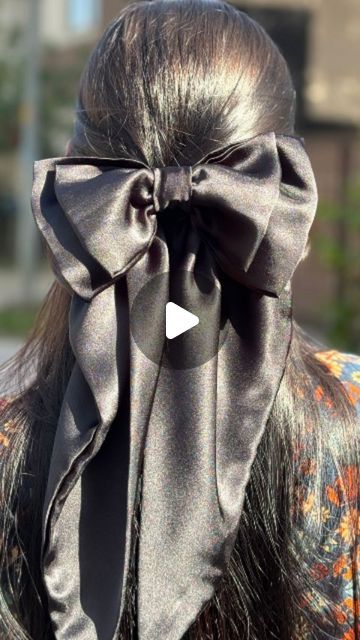 Bow Hair Clips Hairstyles, Black Bow Hairstyles, Hairstyle With Bow Clip, Bow Clip Hairstyle, Hair Clips Hairstyles, Silk Pillow Cover, Bow Hairstyle, Clip Hairstyles, Hair Essentials