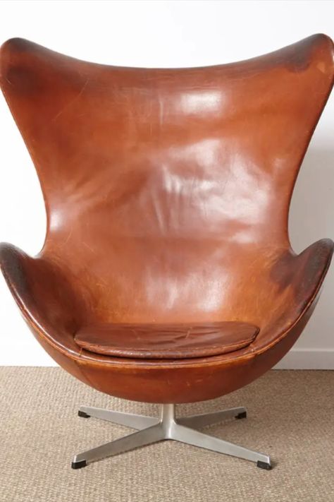 In 1951, the Lunning Prize was a prestigious award given to outstanding Scandinavian designers, putting names like Alvar Aalto and Arne Jacobsen on the global map. Iconic furniture pieces like the “Egg Chair" emerged during this era. #MondoroCompanyLimited #Manufacture #Create #Develop #SocialConscience #Mondoro #scandinavianinterior #scandinaviandesigner #scandinavianstyle #scandinavianhomes #scandinaviandecor #scandinaviandesign #scandinavian Global Map, Mo Design, Iconic Furniture, Top Furniture, Furniture Trends, Scandinavian Furniture, Alvar Aalto, Scandinavian Decor, Arne Jacobsen