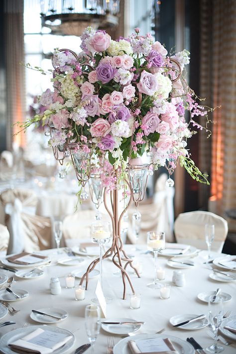 Unique Wedding Centerpieces, Gubahan Bunga, Tafel Decor, Wedding Reception Flowers, Wedding Reception Centerpieces, Lilac Wedding, Reception Centerpieces, Wedding Info, Reception Flowers