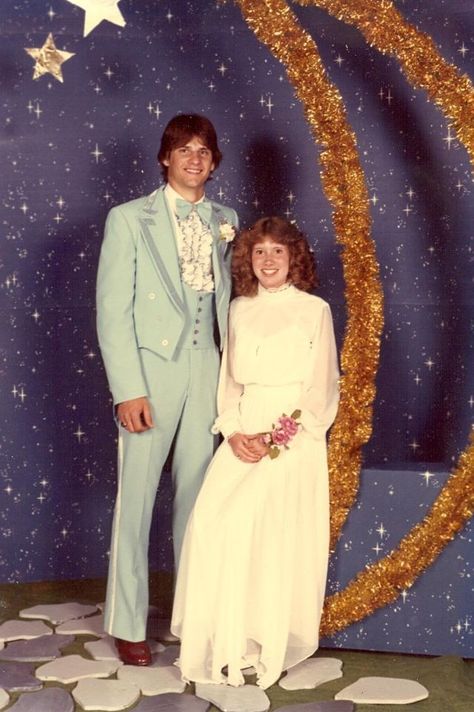 Guy Prom Outfits, Suit Men Aesthetic, Prom Suit Men, Gay Prom, Queer Prom, Cool Snaps, 80s Prom Party, 70s Prom, Prom Outfits For Guys