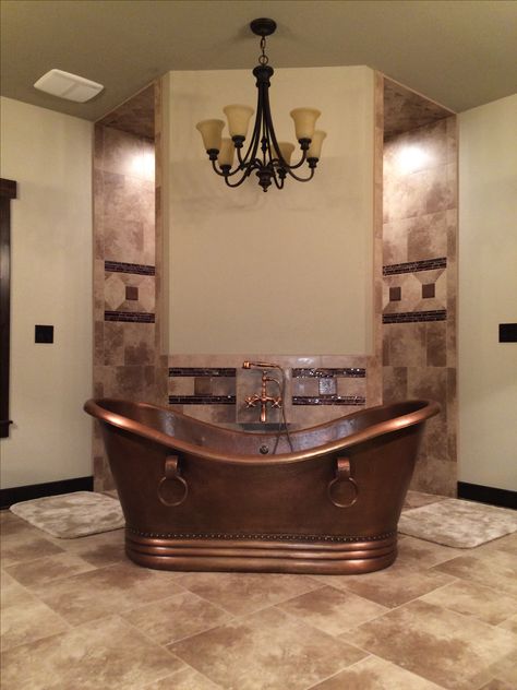 Rustic bathroom, hammered copper tub in front of a corner walk through shower. Dream spa bathroom Hammered Copper Tub, Baie Vintage, Rustic Bathroom Lighting, Bathroom Lighting Design, Bathroom Rustic, Copper Tub, Rustic Loft, Decor Baie, Modern Farmhouse Bathroom