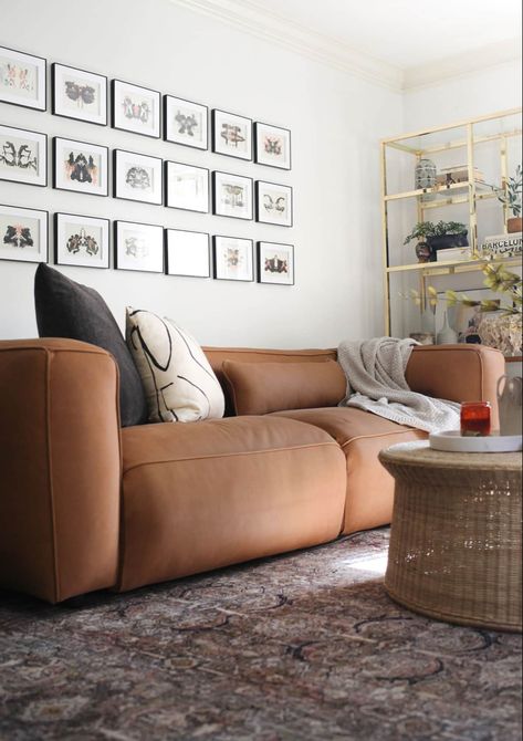 Brown modern leather sofa in eclectic living room Modern Brown Leather Couch, Hipster Home Decor, Leather Couches Living Room, Brown Leather Couch, Inspire Me Home Decor, Classic Bedroom, Neutral Living Room, Leather Couch, Easy Home Decor