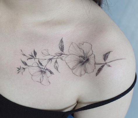 Shoulder Bone Tattoos For Women, Flower Tattoo Collar Bone, Front Shoulder Tattoos For Women, Violet Flower Tattoo, Hibiscus Flower Tattoo, Tattoos Roses, Tattoos For Women Unique, Tattoos Flowers, Front Shoulder Tattoos