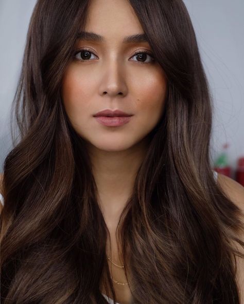 Kathryn Bernardo 🌟 Hair Color For Morena Skin, Hair Color For Tan Skin, Hair Color For Morena, Island Hair, Hair Color Asian, Beautiful Human, Kathryn Bernardo, Messy Short Hair, Book Character