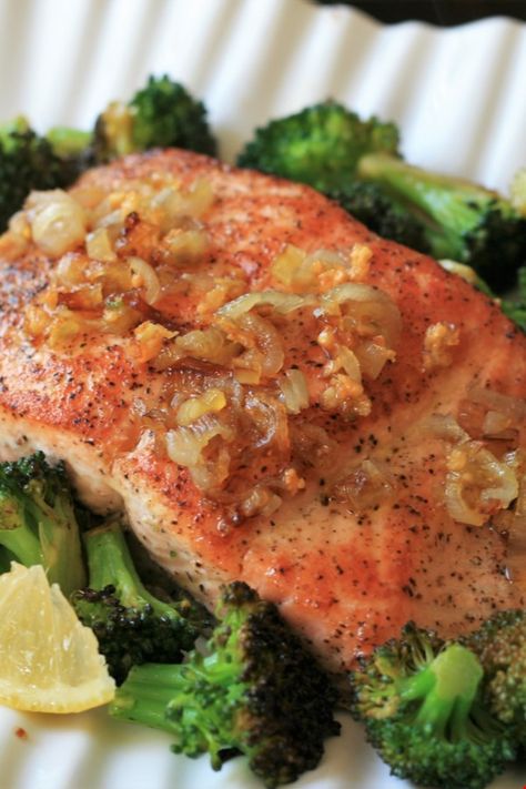 Steamed Salmon with Broccoli and Shallots | "I really liked that this was a quick one-pan meal." #dinnerideas #dinnerrecipes #familydinnerideas #fish #fishdinner #fishrecipes #howtocookfish Steamed Salmon Recipes, Salmon With Broccoli, Potato Entree, Shallots Recipe, Steamed Salmon, Steam Salmon, Shallot Recipes, Salmon And Broccoli, Foil Packet Meals