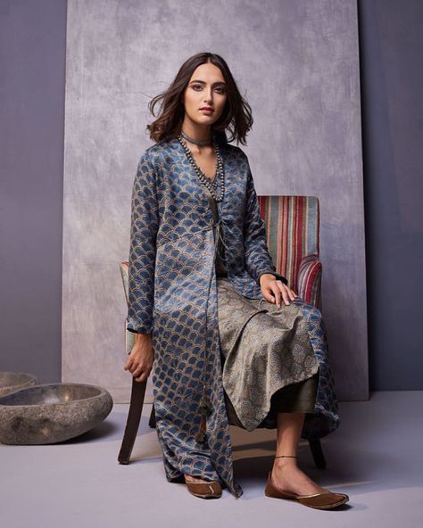 Age-old Ajrakh handblock prints in natural dyes pattern a collection of luxurious silks, inspired by the flourishing crafts of the North-West Frontier. Our #Vahali collection is available across our shops, and on our Web Boutique. #GoodEarthSustain Kamiz Pattern, Silk Kurtas, Ajrak Print, Punjabi Dresses, Silk Kurti Designs, Contemporary Clothes, Winter Suits, Punjabi Outfits, Kurta Style