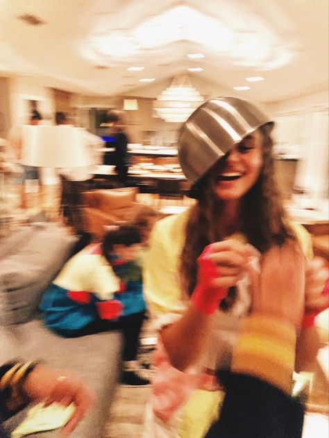 Blurry picture, fun night, 80s party, partying, smiles, aesthetic picture, blur, laughing picture Blurry Smile Aesthetic, Laugh Aesthetic, Blurry Night, Aesthetic Photography People, People Having Fun, Smile Photography, 80s Aesthetic, People Laughing, Coffee Branding