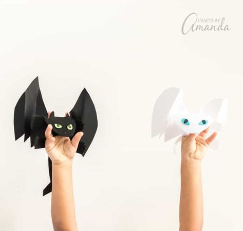 These super easy and super cute Toothless and Light Fury dragon finger puppets are perfect for your little How to Train Your Dragon fans! These finger puppets are quick to put together and provide hours of dragon soaring fun! #howtotrainyourdragon #ad #fingerpuppets #puppetsforkids #dragonfingerpuppets #kidscrafts #craftsbyamanda Dragon Crafts For Kids, Light Fury Dragon, Toothless And Light Fury, Cute Toothless, Dragon Birthday Parties, Puppets For Kids, Sumo Wrestler, Light Fury, Dragon Crafts