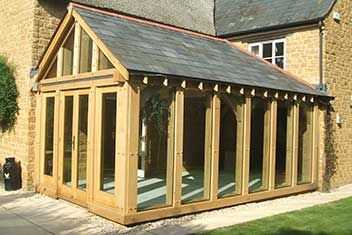 Oak Frame Garden Room Extension 2 Timber Frame Extension, Extension Veranda, Lean To Conservatory, Oak Framed Extensions, Curved Pergola, Cottage Extension, Garden Room Ideas, Oak Framed Buildings, Garden Room Extensions