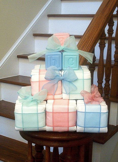 Baby Blocks Diaper Cake Diaper Gifts, Idee Babyshower, Boy Baby Shower Ideas, Baby Shower Crafts, Baby Shower Diaper Cake, Baby Diaper Cake, Fiesta Baby Shower, Shower Bebe