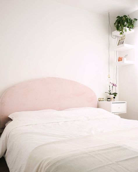 DIY Rounded Pink Headboard — The Sorry Girls Diy Round Headboard, Diy Girls Headboard Ideas, Girls Headboard, Wood Headboards, Cheap Plywood, Plush Headboard, Pink Headboard, The Sorry Girls, Diy Girls