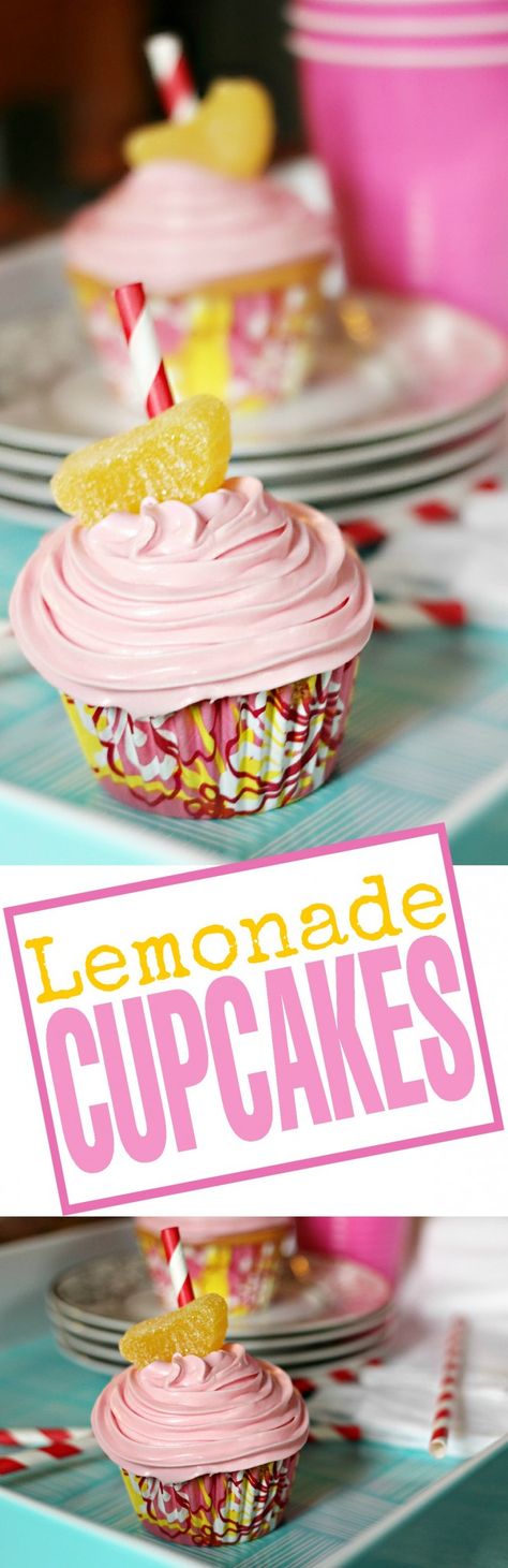 Aren't these Pink Lemonade Cupcakes super cute? This recipe makes a luscious lemon flavoured cupcake. Lemon Flavored Cupcakes, Strawberry Lemonade Cupcakes, Pink Lemonade Cupcakes, Atelier Ideas, Diy Lemonade, Pink Lemonade Party, Lemonade Cupcakes, Cupcakes Recipes, Lemon Cupcakes