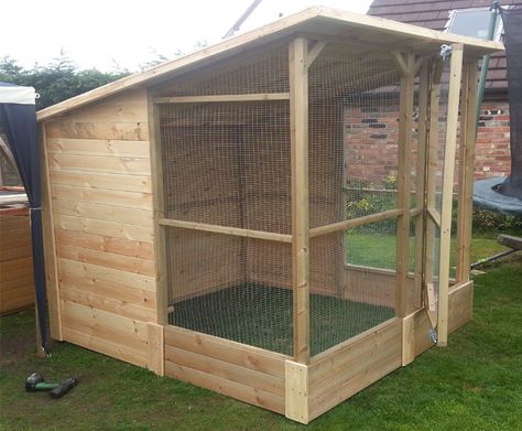 Hen Cage Ideas, Outdoor Aviary, Rabbit Enclosure, Rabbit Ideas, Pigeon Loft, Pig Pen, Rabbit Run, Bunny Cages, Pet Enclosure