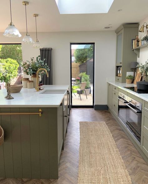 London Kitchen Extension, Kitchen Diner Family Room Open Plan, Bungalow Open Plan Living, Kitchen Living Area Open Plan Small Flat, 1990s House Update, Narrow Open Plan Kitchen Living Room, Living Room Kitchen Open Plan, Narrow Kitchen Extension, Uk Kitchen Ideas