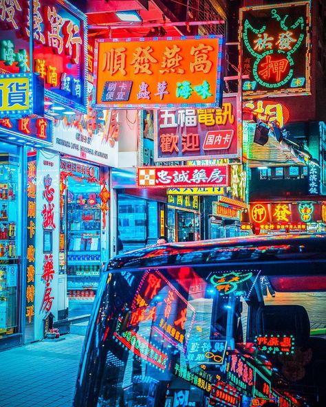 Rooftopper Captures Neon Glow of Shanghai from Above and Below Asian City, Neon Photography, Neon City, Cyberpunk Aesthetic, Cyberpunk City, Neon Aesthetic, Aesthetic Japan, Neon Glow, City Street