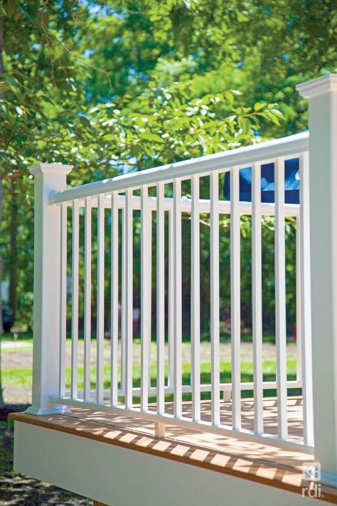 Deck Rail Ideas, Railings Balcony, Lake House Deck, Rm House, درابزين السلم, Aluminum Railing Deck, Patio Railing, Aluminum Fencing, Deck Fence