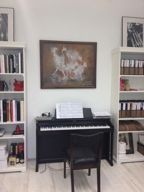 Electric Piano Decor, Electric Piano In Living Room, Music Corner Living Room, Small Piano, Piano Room Decor, Piano Living Rooms, House In France, Sight Reading, Piano Decor