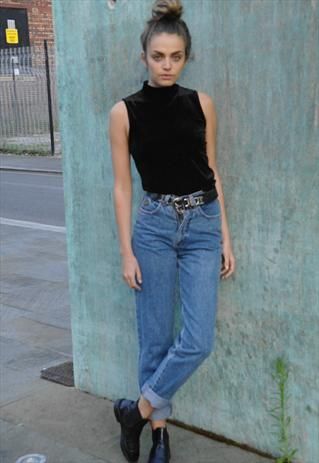 High waisted pants/turtle neck Grunge Minimalist, Turtleneck Crop Top, Fashion Guys, Estilo Hipster, Goth Outfit, Grunge Shirt, Estilo Grunge, 1990s Fashion, 90s Fashion Outfits