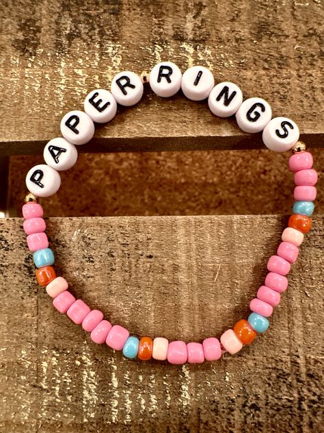 Paper Rings Taylor Swift Bracelet, Paper Rings Bracelet, Swifty Bracelets, Paper Rings Taylor Swift, Diy Friendship Bracelets Easy, Taylor Bracelets, Eras Bracelets, Friends Bracelet, Paper Rings