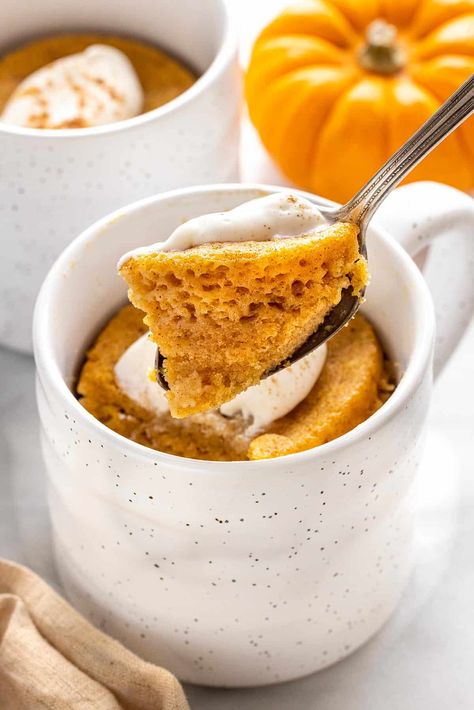 Pumpkin Mug Cake Recipe, Pumpkin Mug Cake, Mug Cake Recipe, Pumpkin Mug, Homemade Pumpkin Puree, Chocolate Mug Cakes, Chocolate Mugs, Flax Egg, Mug Recipes