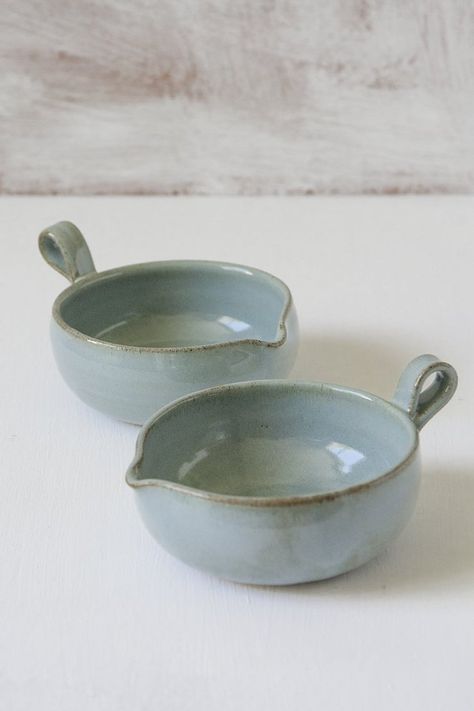 Ceramic Mixing Bowls, Handmade Pottery Bowls, Farmhouse Pottery, Beige Ceramic, Handmade Ceramics Pottery, Cerámica Ideas, Tanah Liat, Rustic Ceramics, White Pottery