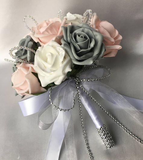 bouqet idea Mint Green And Grey Wedding, Green And Grey Wedding, Beach Wedding Headpieces, Posy Bouquet, Teardrop Bouquet, Flower Boquet, Artificial Wedding Flowers, Wedding Mint Green, Cascading Wedding Bouquets