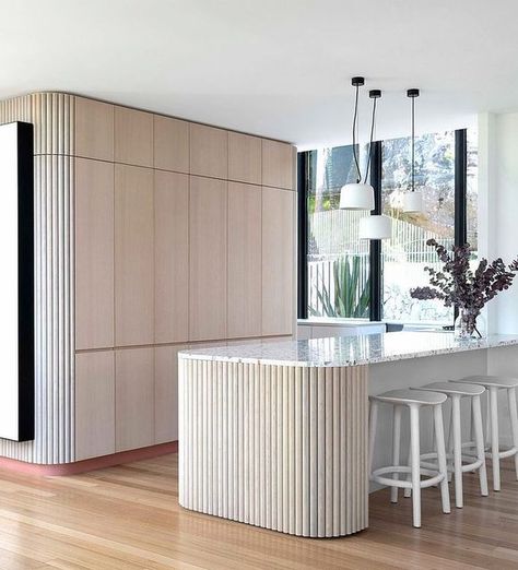 Curved Kitchen Island, Curved Kitchen, Kitchen Peninsula, Lodge House, Hidden Kitchen, White Kitchen Island, Kitchen Island With Seating, Big Kitchen, Kitchen Room Design