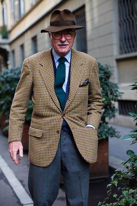 On the Street….Luciano Barbera, Milan - The Sartorialist. Older Mens Fashion, The Sartorialist, Style Anglais, Lawyer Fashion, Lawyer Outfit, Older Man, Mens Fashion Inspiration, Dress For Success, Gentleman Style