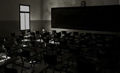 (怖い話)Japanese Horror Stories: Gakkou no kaidan: The devil's classroom Creepy Classroom Aesthetic, Horror School Background, Horror School Aesthetic, School Horror Aesthetic, Horror Classroom, Creepy Classroom, Toilet Sekolah, Creepy School, Dark Classroom