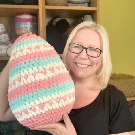 Giant Crochet Easter Egg Crochet Easter Egg Pattern, Easter Egg Crochet, Egg Crochet Pattern, Easter Crochet Patterns Free, Egg Crochet, Giant Easter Eggs, Big Crochet, Holiday Crochet Patterns, Easter Egg Pattern