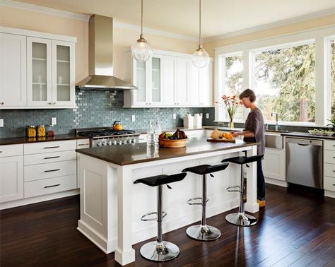 dark floor, white cabinets, dark counters - dark wood floor kitchen - eatwell101.com Dark Kitchen Floors, Backsplash Kitchen White Cabinets, Backsplash Cheap, White Kitchen Appliances, Trendy Kitchen Backsplash, Casa Clean, Wood Floor Kitchen, Blue Backsplash, Dark Floors