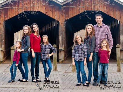 Covered Bridge Family Photoshoot, Covered Bridge Family Photos, Covered Bridge Photoshoot, Phototography Ideas, Group Family Pictures, Covered Bridge Photo, Bridge Photoshoot, Bridge Pictures, Family Wedding Pictures