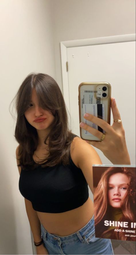 Armpit Length Haircut With Curtain Bangs, Soft Wolf Cut Hair Medium, Beach Life Style, Aesthetic Beach Girl, Haircuts For Medium Length Hair, Amazon Clothing, Aesthetic Vacation, Brown Hair Inspo, Oval Face Haircuts