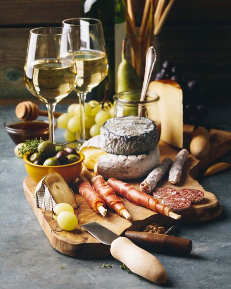 Crafting the Perfect Charcuterie Board (Plus Wine Pairings!) Wine With Charcuterie, Wine Charcuterie Board, Catering Platters, Grapes And Cheese, Holmes Movie, Puzzle Pictures, Gourmet Snacks, Gourmet Cheese, A Charcuterie Board