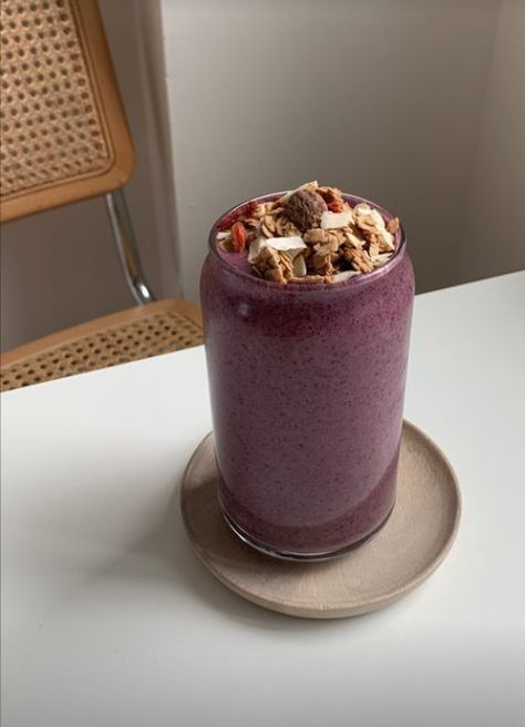 Blueberry Smoothie Aesthetic, Pastries Aesthetic, Energy Booster, Acai Smoothie, Healthy Drinks Smoothies, Blueberries Smoothie, Healthy Food Options, Smoothie Bowls, Berry Smoothie