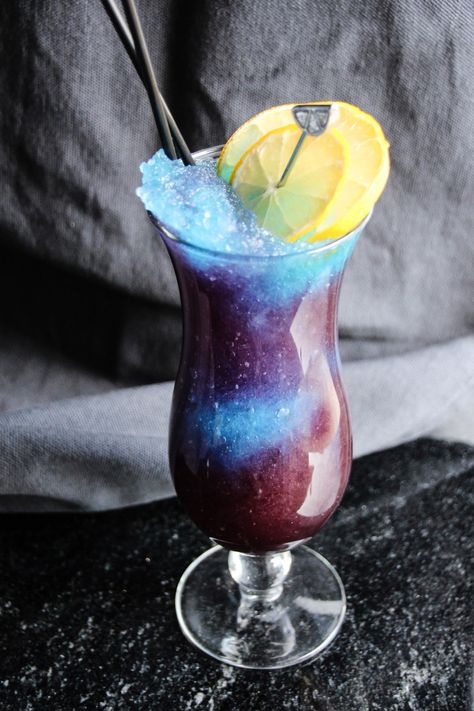 The Galaxy Mocktail is a super pretty space themed mocktail perfect for adults and kids alike. It's a refreshing slushie drink that tastes as good as it looks! Galaxy Mocktail, Party Food For Adults, Birthday Themes For Adults, Mermaid Drink, Cocktail Vodka, Space Food, Summer Drink Recipes, Themed Drinks, Easy Drinks