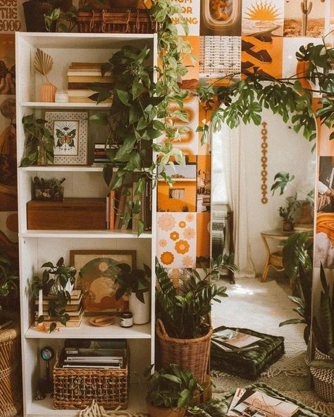 70s Bedroom Aesthetic, Hippie Apartment Aesthetic, Hippie Apartment, Bookshelf Aesthetic, Hippie Aesthetic, Apartment Makeover, Design Aesthetics, Apartment Aesthetic, Apartment Inspiration