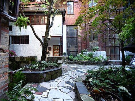 Inside the Carl Street Studios, at 155 W. Burton Place - LAUREN WHITNEY Edgar Miller, Chicago Apartments, Object Permanence, North Design, Chicago Apartment, Magnificent Mile, Chicago Tours, Chicago Hotels, Magical Home