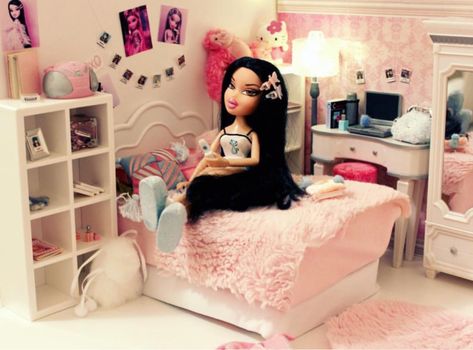 Shared by Erna. Find images and videos about bratz, dollhouse and jade bratz on We Heart It - the app to get lost in what you love. Jade Bratz, Brat Doll, Antique Dollhouse, Diy Barbie Furniture, Doll House Plans, Grunge Room, Doll Display, Barbie Furniture, Bratz Doll