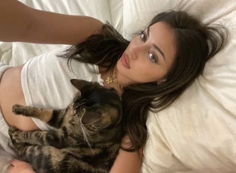 cindy kimberly Latina Aesthetic Hair, Cindy Wolfie, Wolfie Cindy, Latina Aesthetic, Cindy Kimberly, Body Mirror, روتين العناية بالبشرة, How To Pose, Just Girly Things