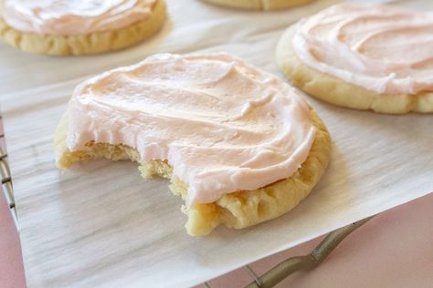 Pink Sugar Cookie Recipe, Pink Sugar Cookies, Swig Sugar Cookies, Basic Baking, New Recipes To Try, Pink Cookies, Pink Food, Pink Food Coloring, Refreshing Desserts