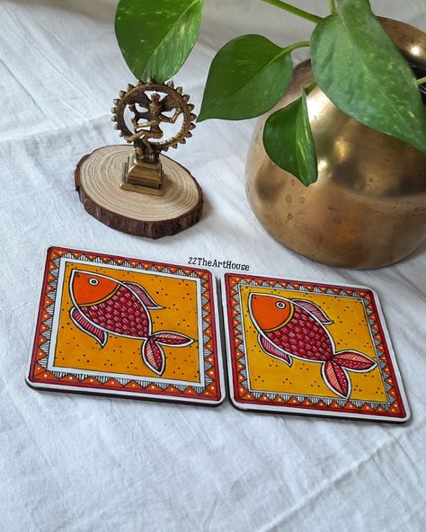 Madhubani Coasters, Mandala Wall Art Murals, Pouch Painting, Coaster Aesthetic, Madhubani Fish, Fish Coasters, Wooden Decoration Ideas, Madhubani Motifs, Baby Preparation